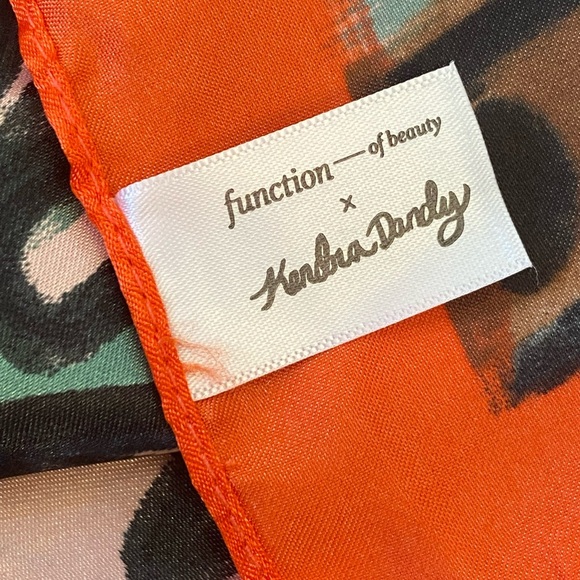 Kendra Dandy Womens Palm Tree And Lips Silk Scarf - Picture 3 of 4